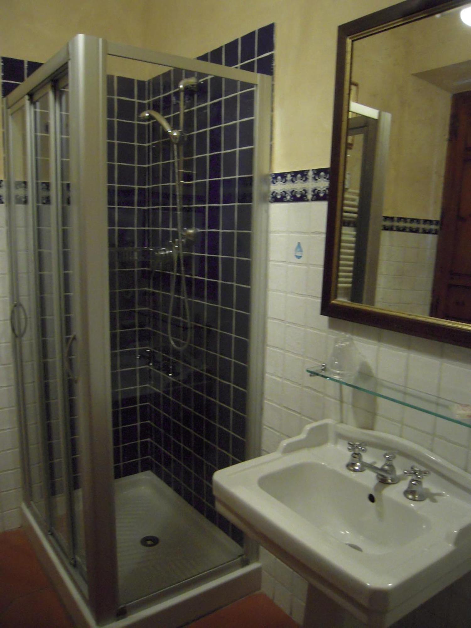 B&B Palazzo Al Torrione 2 Сан-Джиминьяно Экстерьер фото