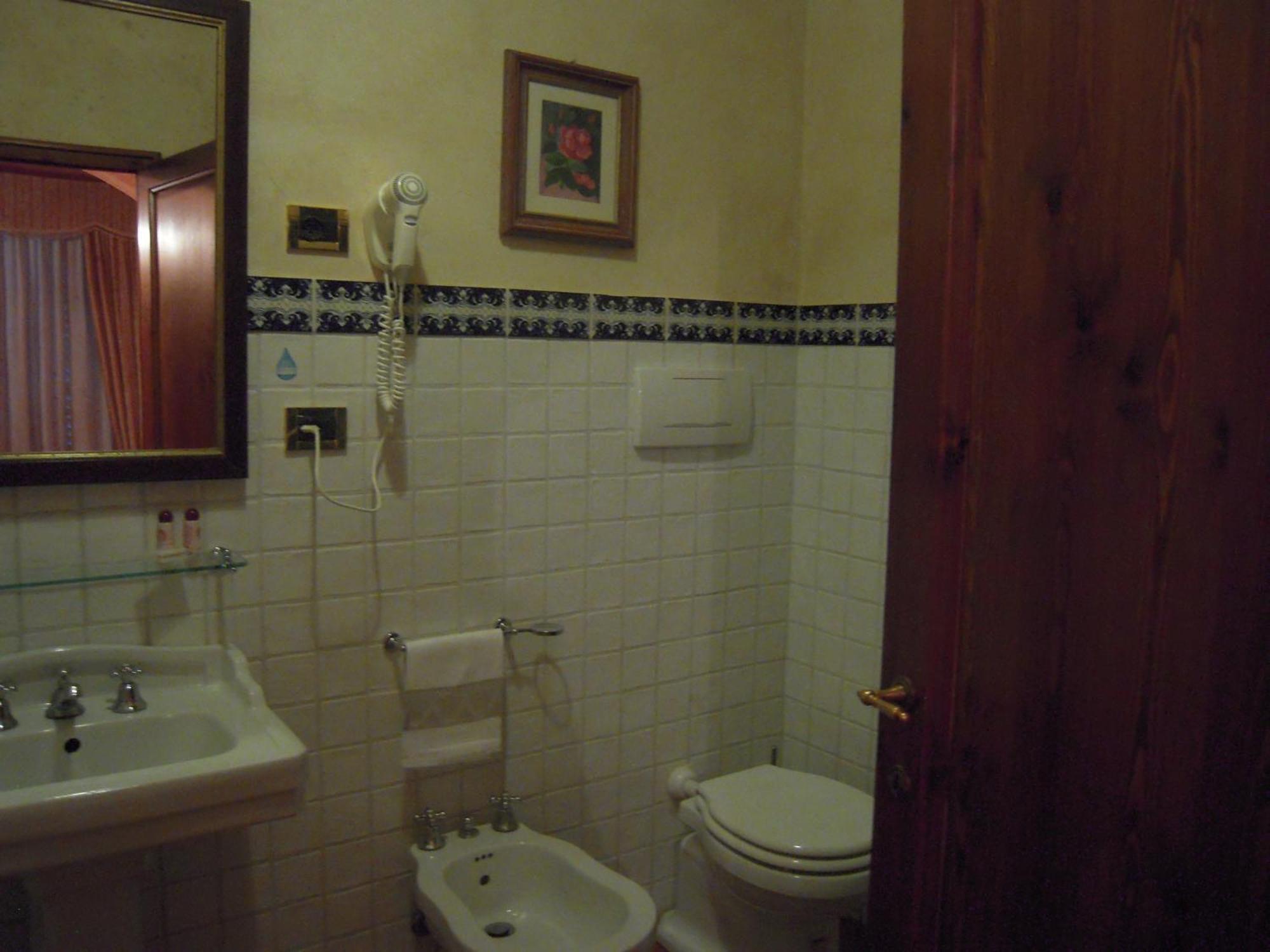 B&B Palazzo Al Torrione 2 Сан-Джиминьяно Экстерьер фото